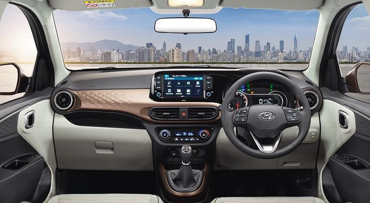 Интерьер Hyundai Aura