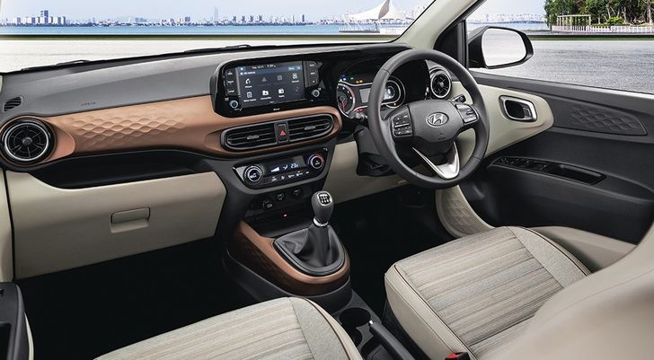 Интерьер Hyundai Aura