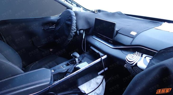 Интерьер седана Geely-Volvo