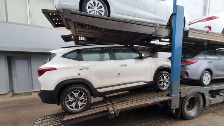 Новый кроссовер Kia Seltos поступил к российским дилерам