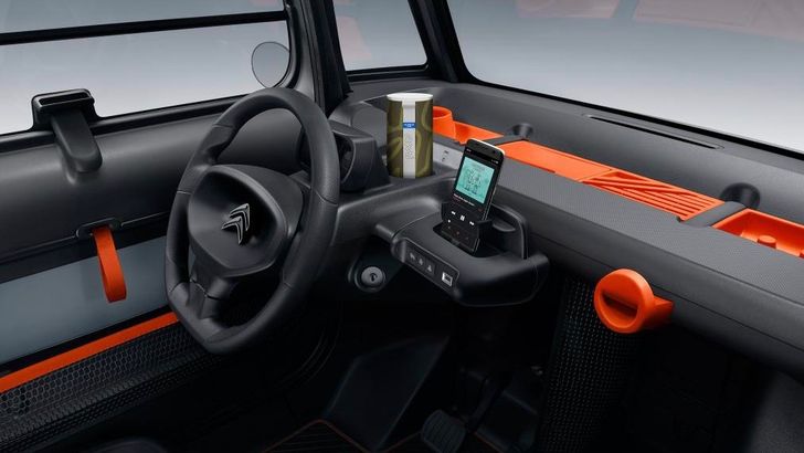 Интерьер Citroen Ami