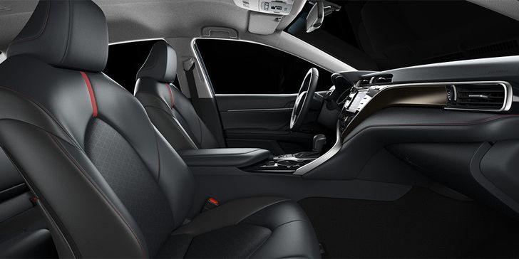 Интерьер Toyota Camry S-Edition