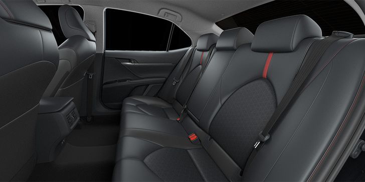 Интерьер Toyota Camry S-Edition