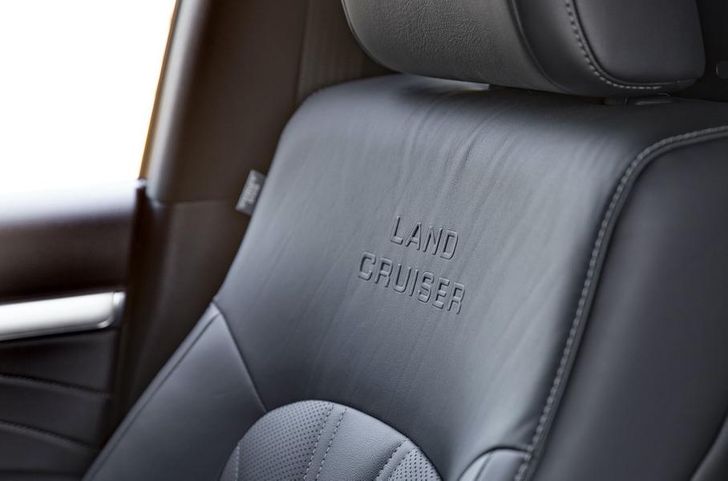 Интерьер Toyota Land Cruiser 200 Sahara Horizon