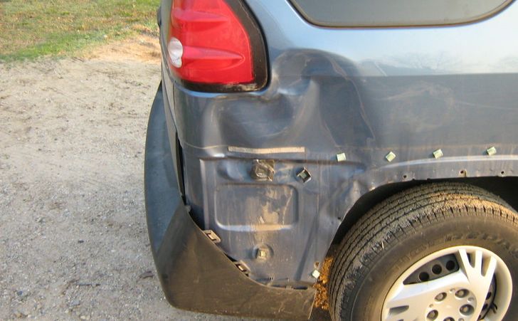 «РГ» рассказала, как устранить мелкие вмятины на кузове автомобиля