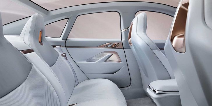 Интерьер BMW i4