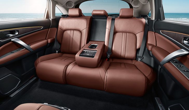 Интерьер Honda Avancier