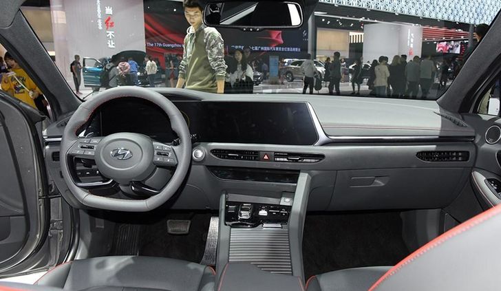 Интерьер китайской Hyundai Sonata