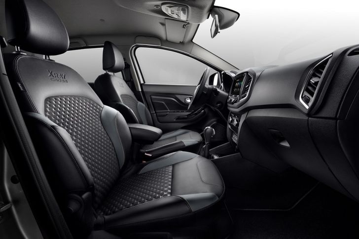 Интерьер LADA XRay Cross Instinct