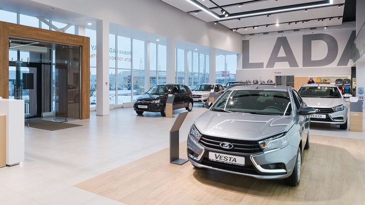 Продажи новых легковых автомобилей и LCV в РФ в октябре выросли на 7%