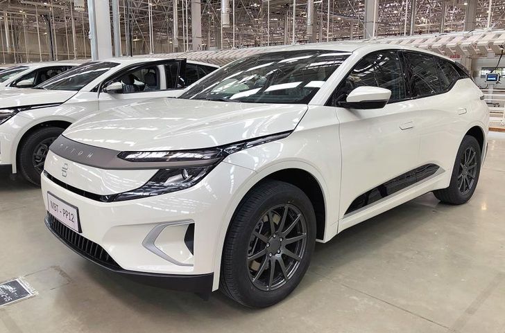 Стартовала сборка кроссоверов Byton c 48-дюймовой приборной панелью