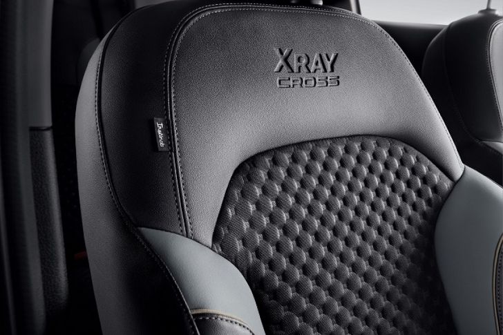 Интерьер LADA XRay Cross Instinct