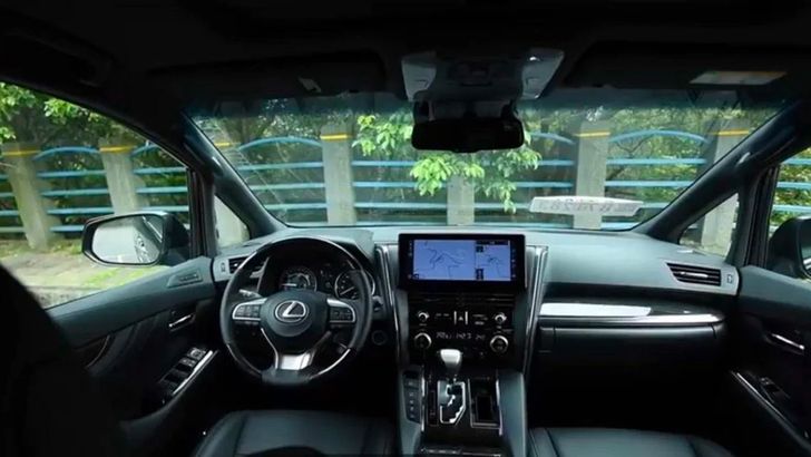 Интерьер Lexus LM