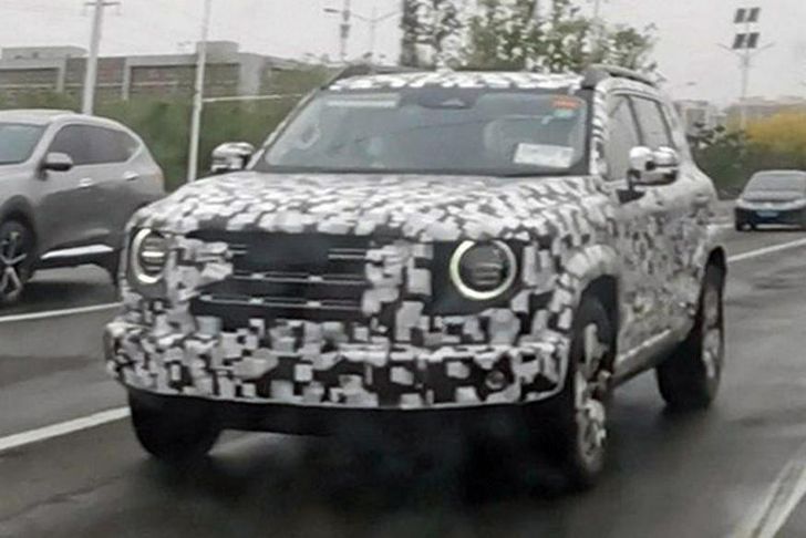 Появились фото интерьера нового Haval H5