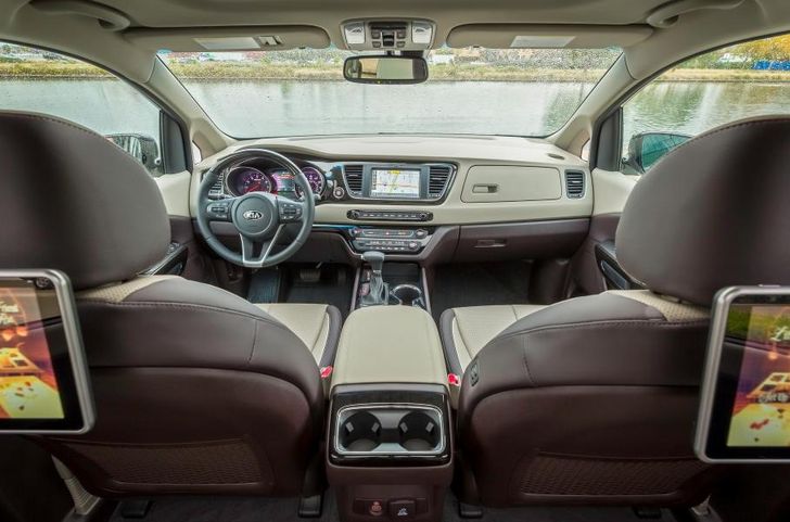Салон актуального KIA Carnival