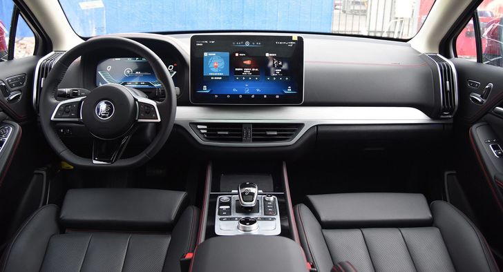 Интерьер BYD Tang EV600
