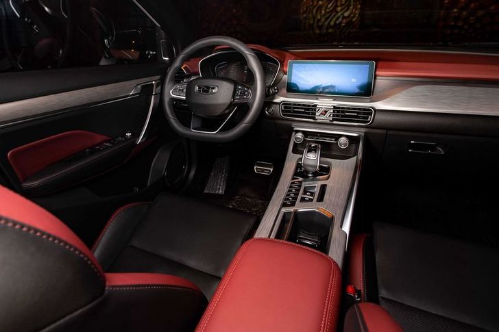 Интерьер Geely Coolray