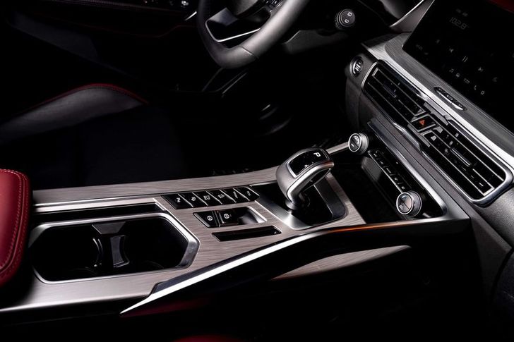 Интерьер Geely Coolray