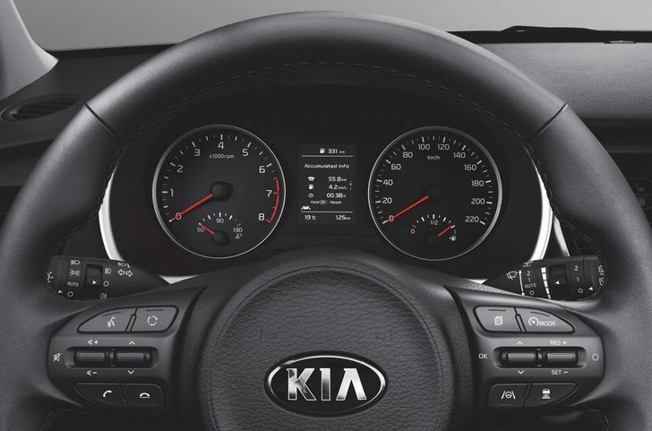 Интерьер хэтчбека KIA Rio