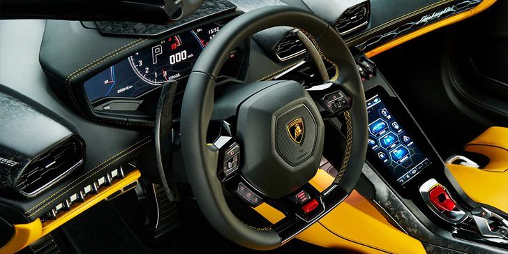 Салон Lamborghini Huracan RWD Spyder