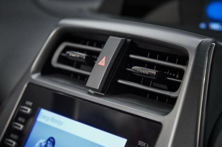 Интерьер Toyota Prius 2020