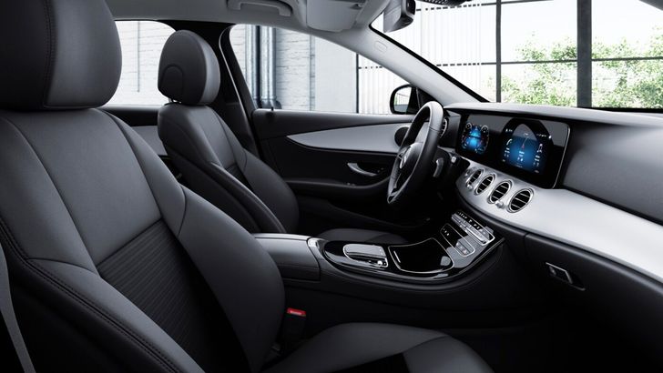 Интерьер базового Mercedes-Benz E-Class