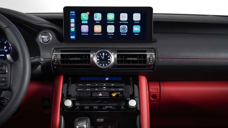 Интерьер Lexus IS