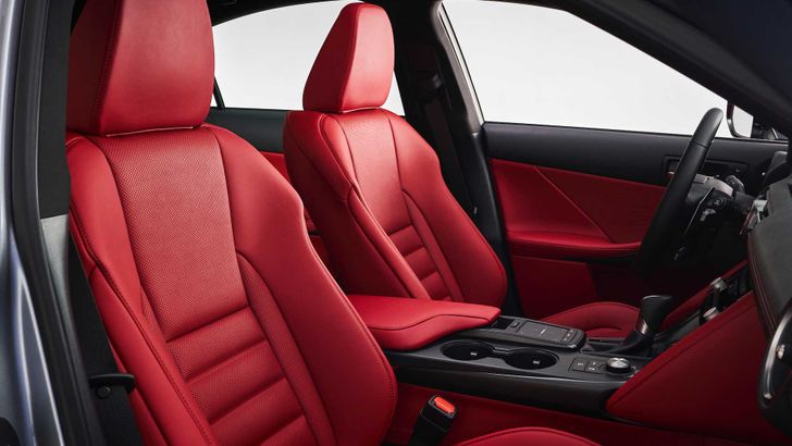 Интерьер Lexus IS