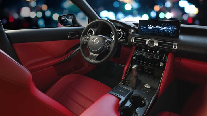 Интерьер Lexus IS