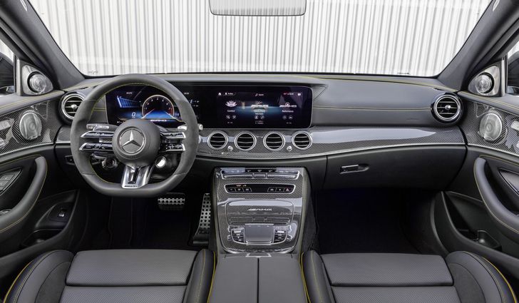 Интерьер Mercedes-AMG E 63