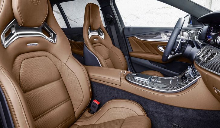 Интерьер Mercedes-AMG E 63