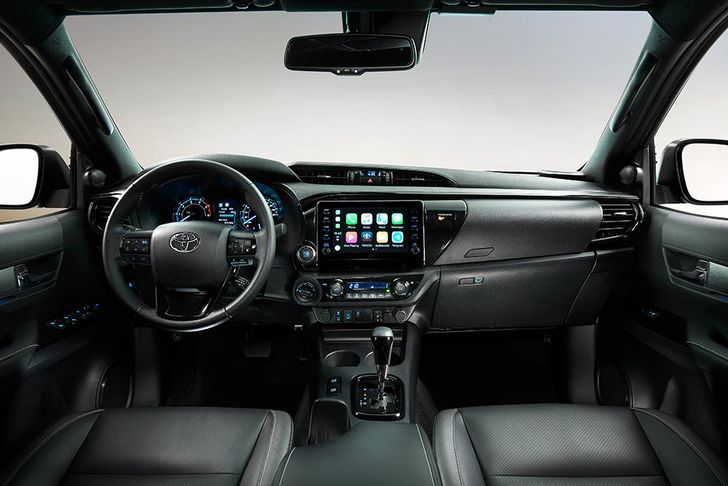Интерьер Toyota Hilux