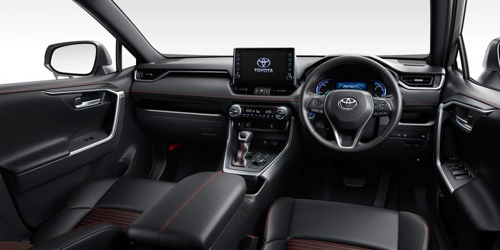 Интерьер Toyota RAV4 PHEV