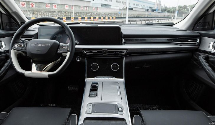 Интерьер Exeed VX