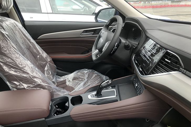 Интерьер Haval F7