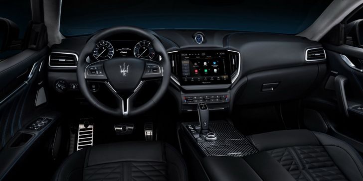 Интерьер Maserati Ghibli Hybrid