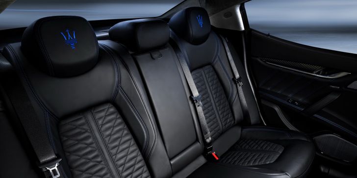 Интерьер Maserati Ghibli Hybrid