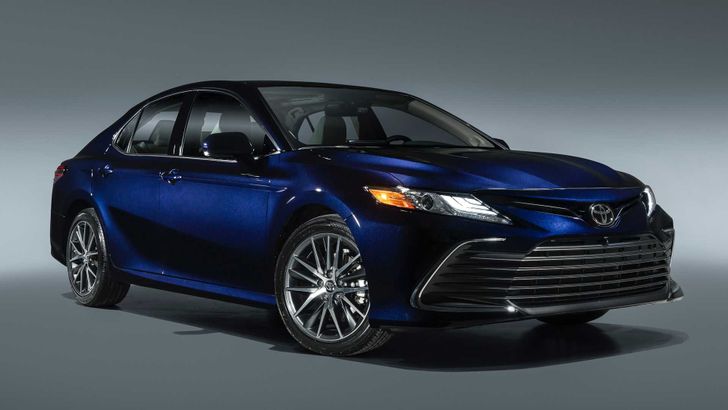 Toyota Camry 2021