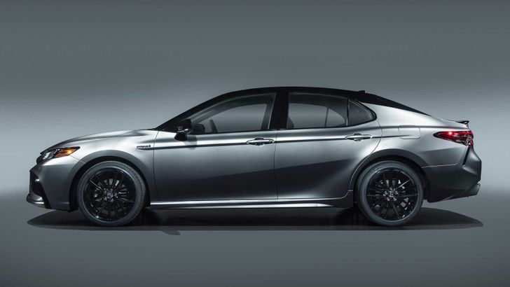 Toyota Camry XSE Hybrid