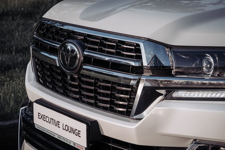 Toyota Land Cruiser 200 Executive Lounge