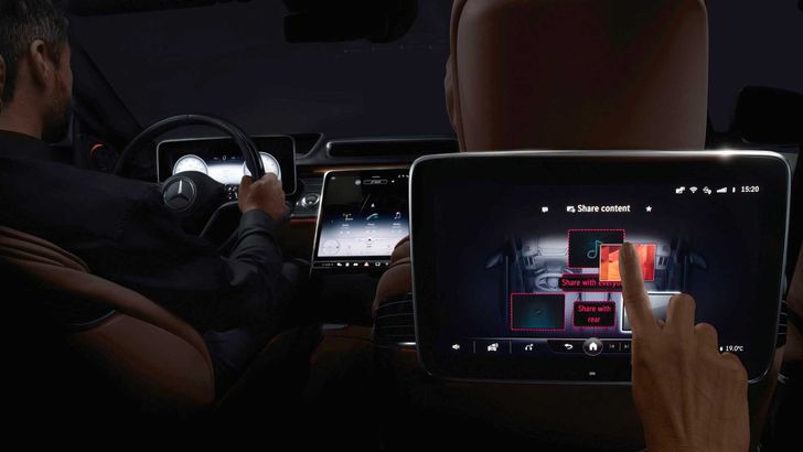 Задний монитор в S-Class W223