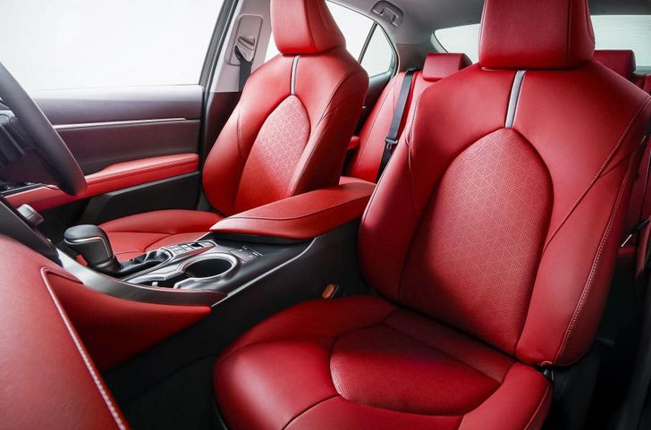 Интерьер Toyota Camry Black Edition