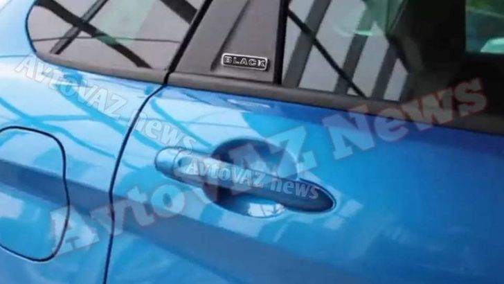 LADA XRay Cross Black