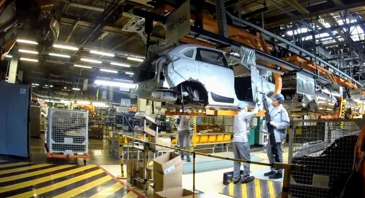 Автоконцерн АВТОВАЗ перестал поставлять машинокомплекты автомобилей LADA на Украину