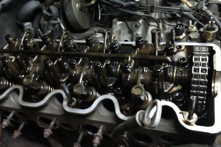 Разобранный двигатель