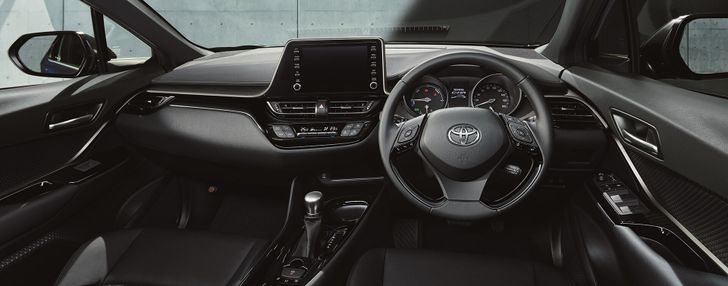 Салон Toyota C-HR