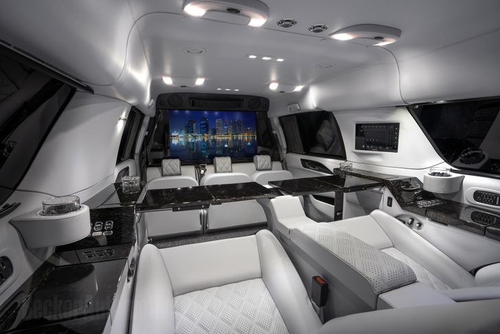 Салон удлиненного Cadillac Escalade