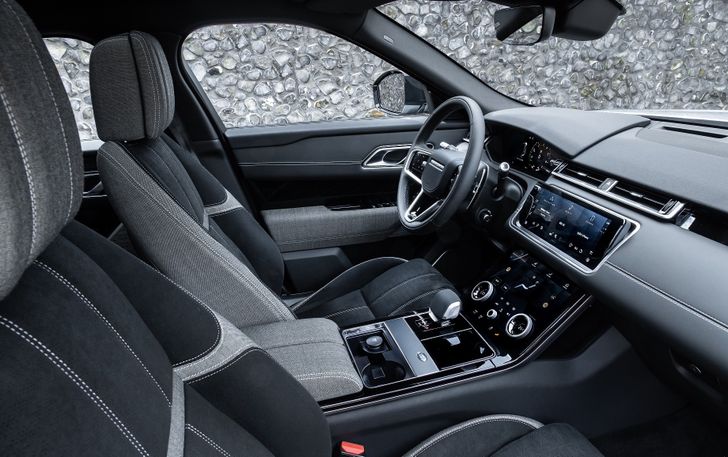 Интерьер Range Rover Velar