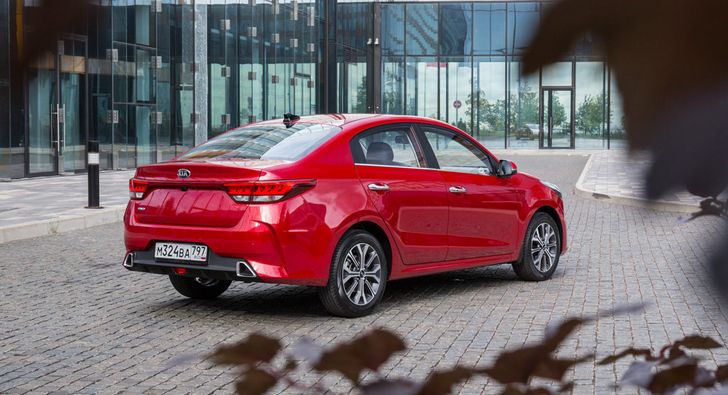 ТОП-3 компактных седанов с большим багажником