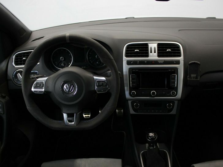 Салон самого мощного Volkswagen Polo